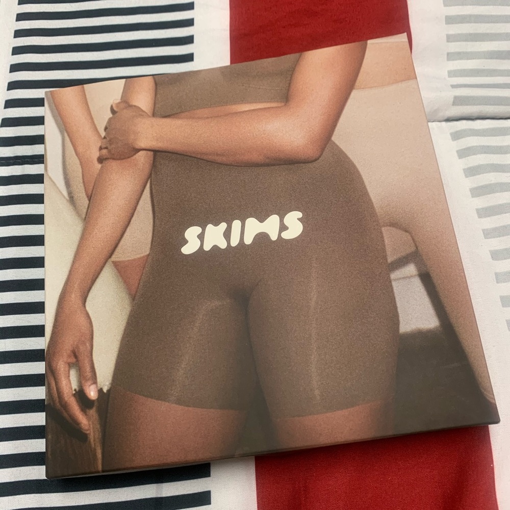 SKIMS sculpting shorts above the knee in Mica